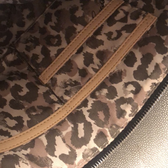 NEW Guess Black Hand Wristlet Bag Leopard Lining - Picture 8 of 8